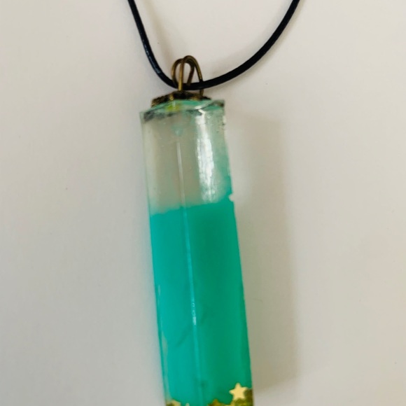 Resin crystal necklaces - Picture 4 of 12